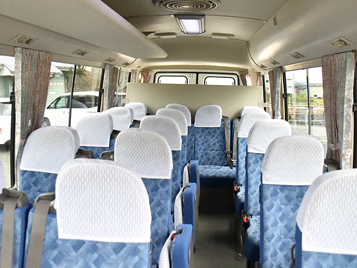 マイクロバス 車内
